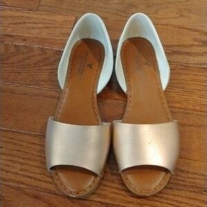 American Eagle Flat Sandals, Size 8, White and Copper/Rose Gold